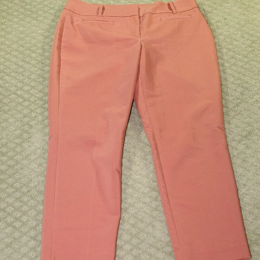 Ann Taylor Women's 6 Mid Rise Curvy Light Salmon Pink Straight Cropped Pants